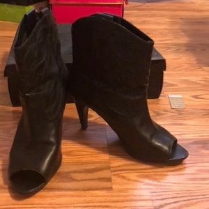 Peep toe boots